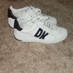 DKNY 7.5 Abeni Low Top Logo White and Black Women's Sneakers